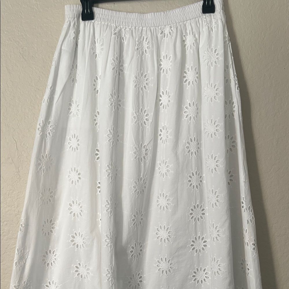 J.Crew Elegant White Eyelet Skirt With Pockets Fully Lined Cotton  in Size S - Picture 2 of 9